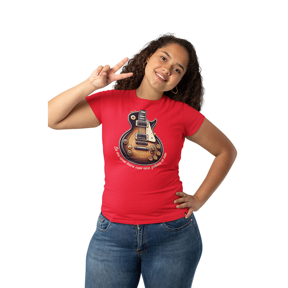 Miniatura: mulher cabelos cacheados, vestindo camiseta louca guitarra na mão feminina vermelha. Na estampa, uma guitarra e a frase
