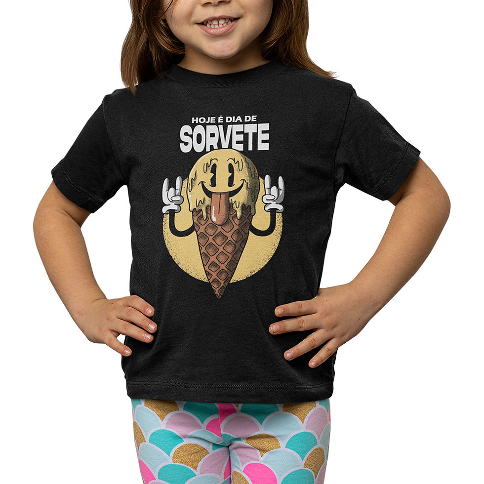 Miniatura: menina mão na cintura zoom, vestindo camiseta hoje é dia de sorvete infantil preta, na estampa uma casquinha de sorvete feliz