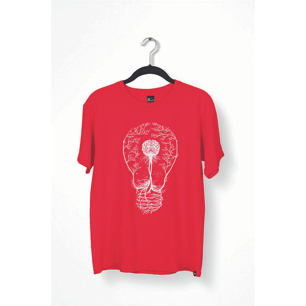 Miniatura: camiseta lâmpada luz  universo Brainlight Masculina vermelh em um cabide. A estampa compõe uma lampada que enraíza o universo
