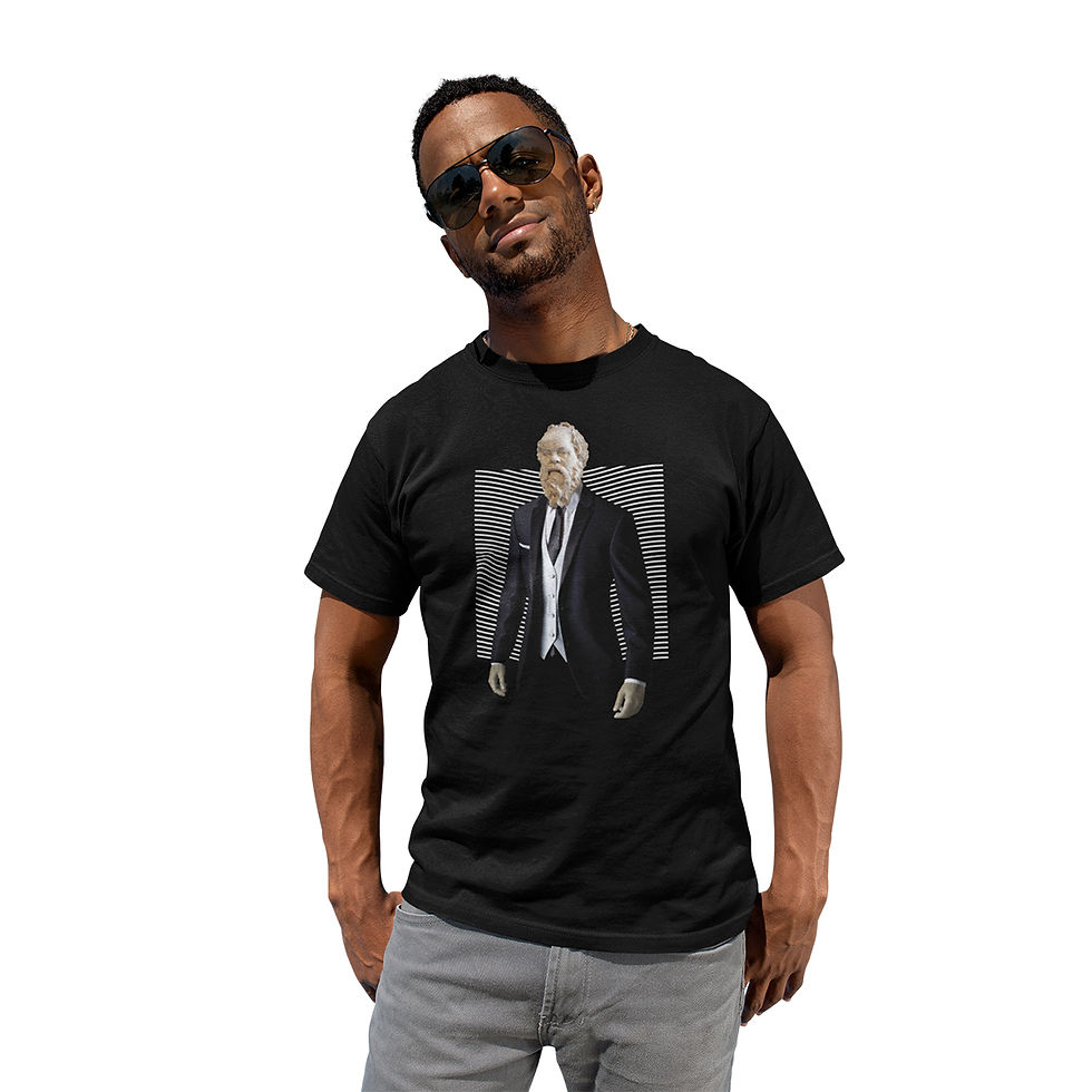 Miniatura: homem com óculos de sol, vestindo camiseta estátua platão filosofia masculina preta. Na estampa, platão de terno e gravata