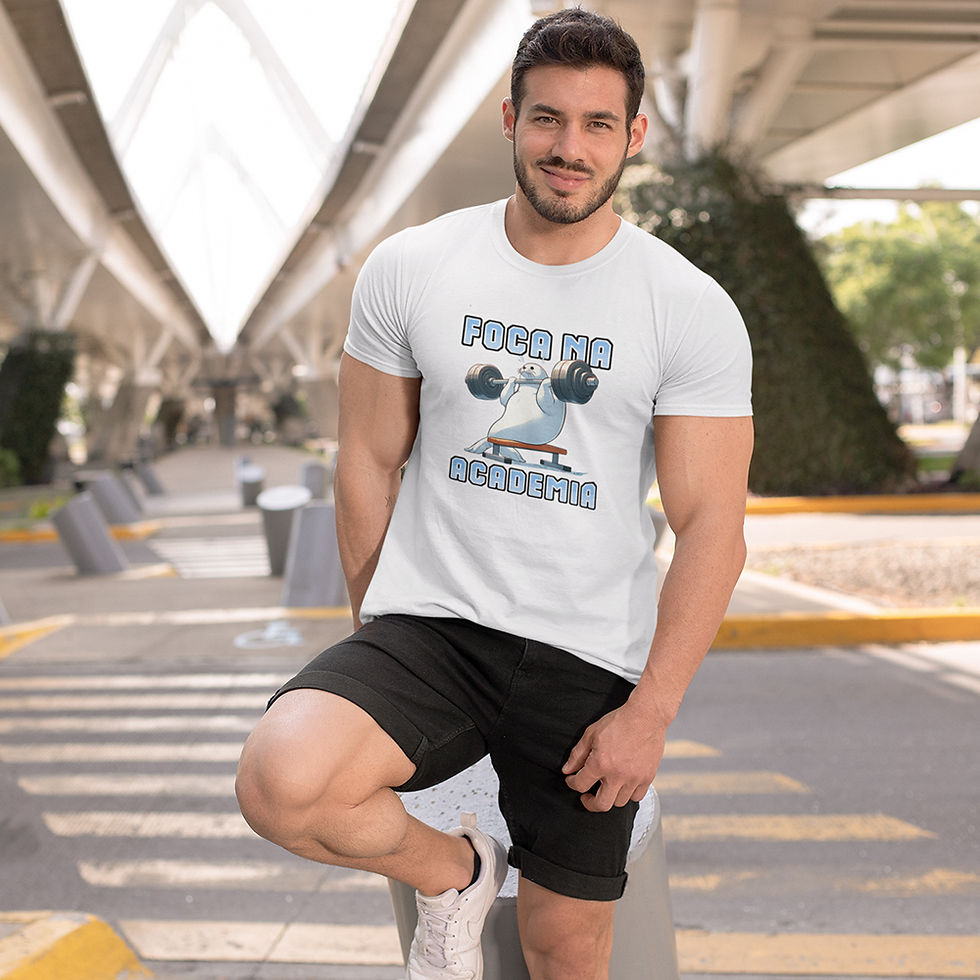 Miniatura: homem fit na rua, vestindo camiseta foca na academia masculina branca. Na estampa uma foca levanta peso