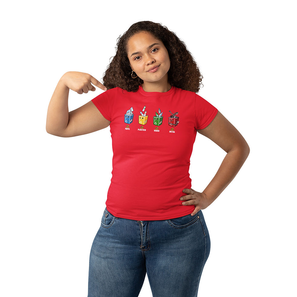 Miniatura: mulher de cachos, vestindo camiseta trash metal feminina vermelha. Na estampa latas de lixo onde a última é metaleira