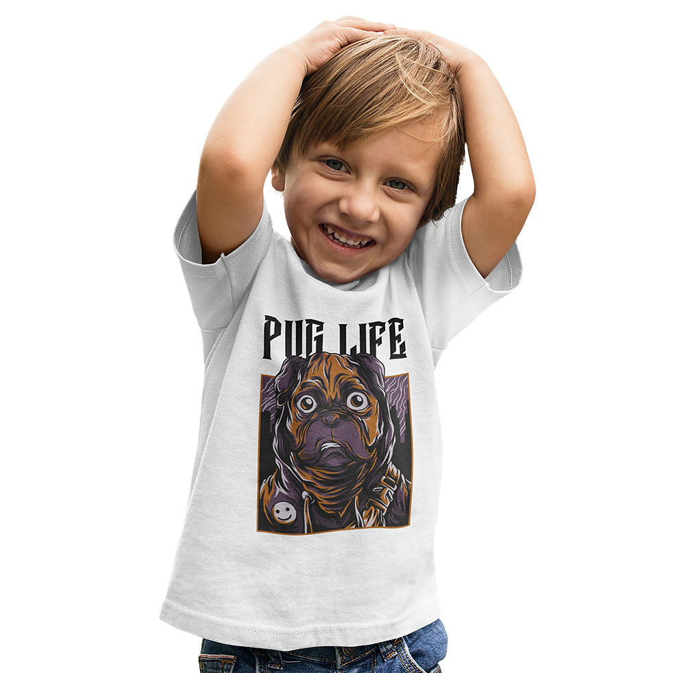 Miniatura: menino mão na cabeça, vestindo camiseta pet pug infantil branca, na estampa um cachorro pug de olhos grandes
