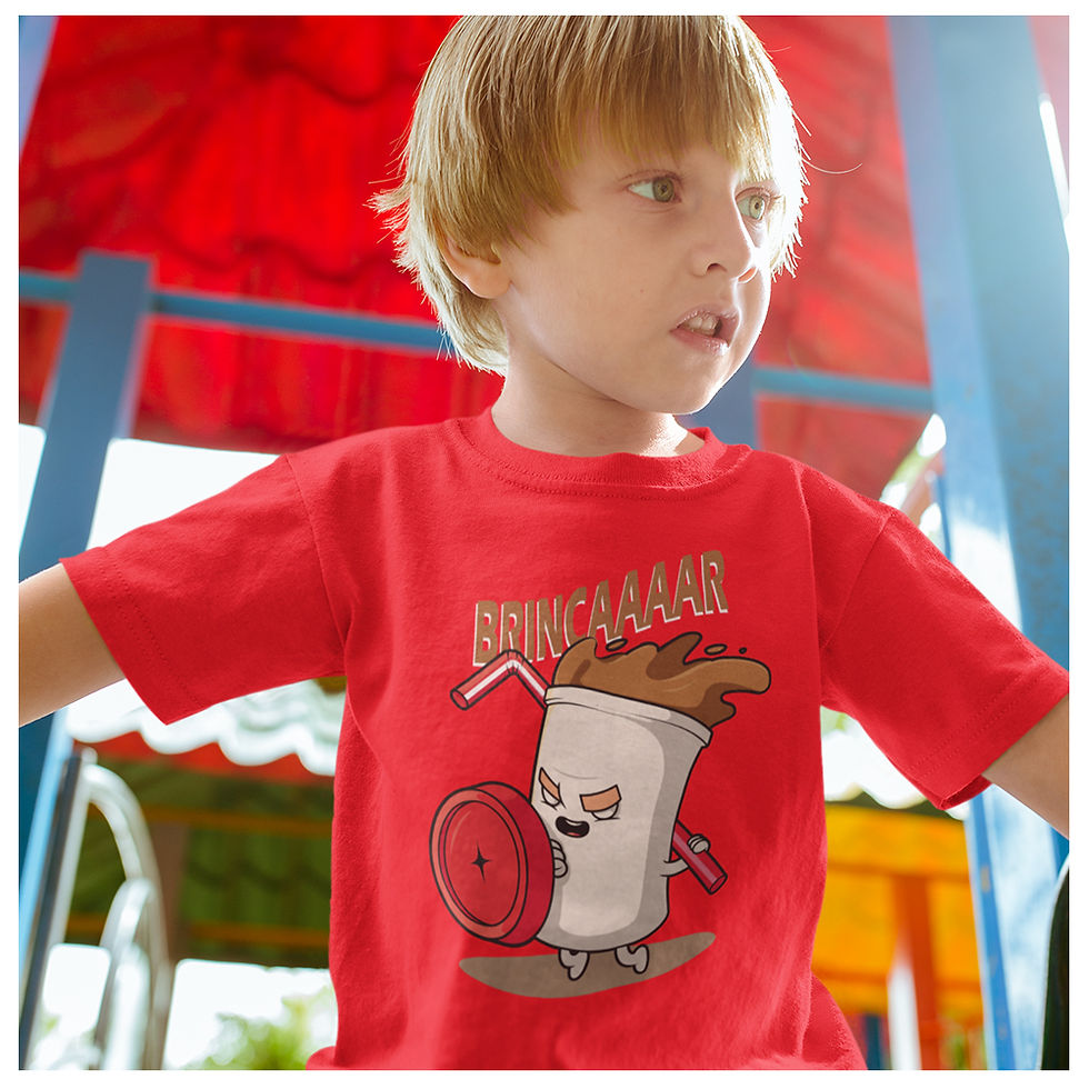 Miniatura: menino no parque , vestindo camiseta brincar é divertido infantil vermelha, na estampa um copo brincando