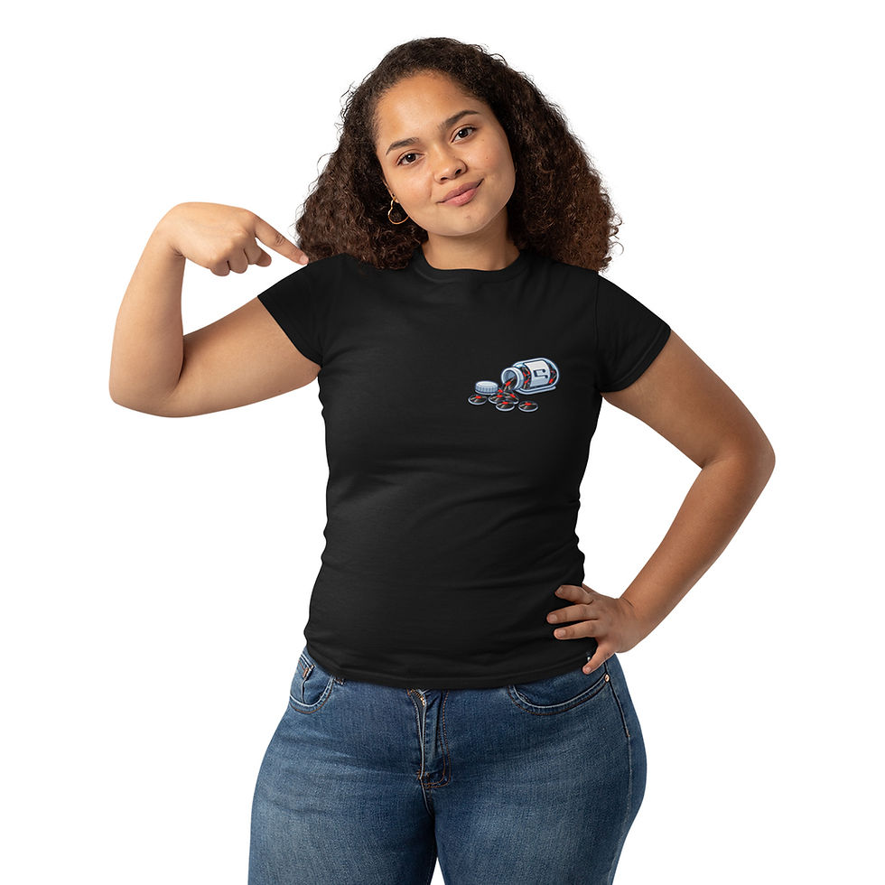 Miniatura: Mulher aponta estampa, vestindo camiseta vinil rock pílulas feminina preta. Estampa minimalista de um frasco de remédio