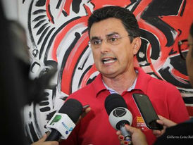 Ságuas diz que ida de Temer a programas de Sílvio é desespero de aprovar reforma