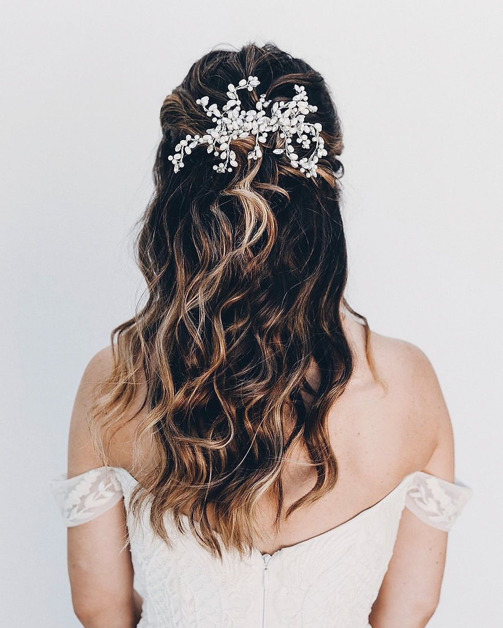 8 Tips for Choosing Your Bridal Hair Accessories | Your Wedding Dress | Hair Comes the Bride