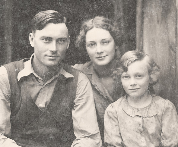 front-view-beautiful-family-posing-vintage-portrait_edited_edited.jpg