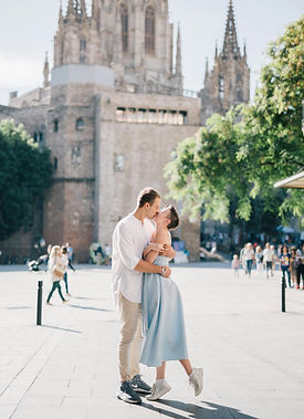 Modern Destination Couple Engagement Shoot (4).jpg