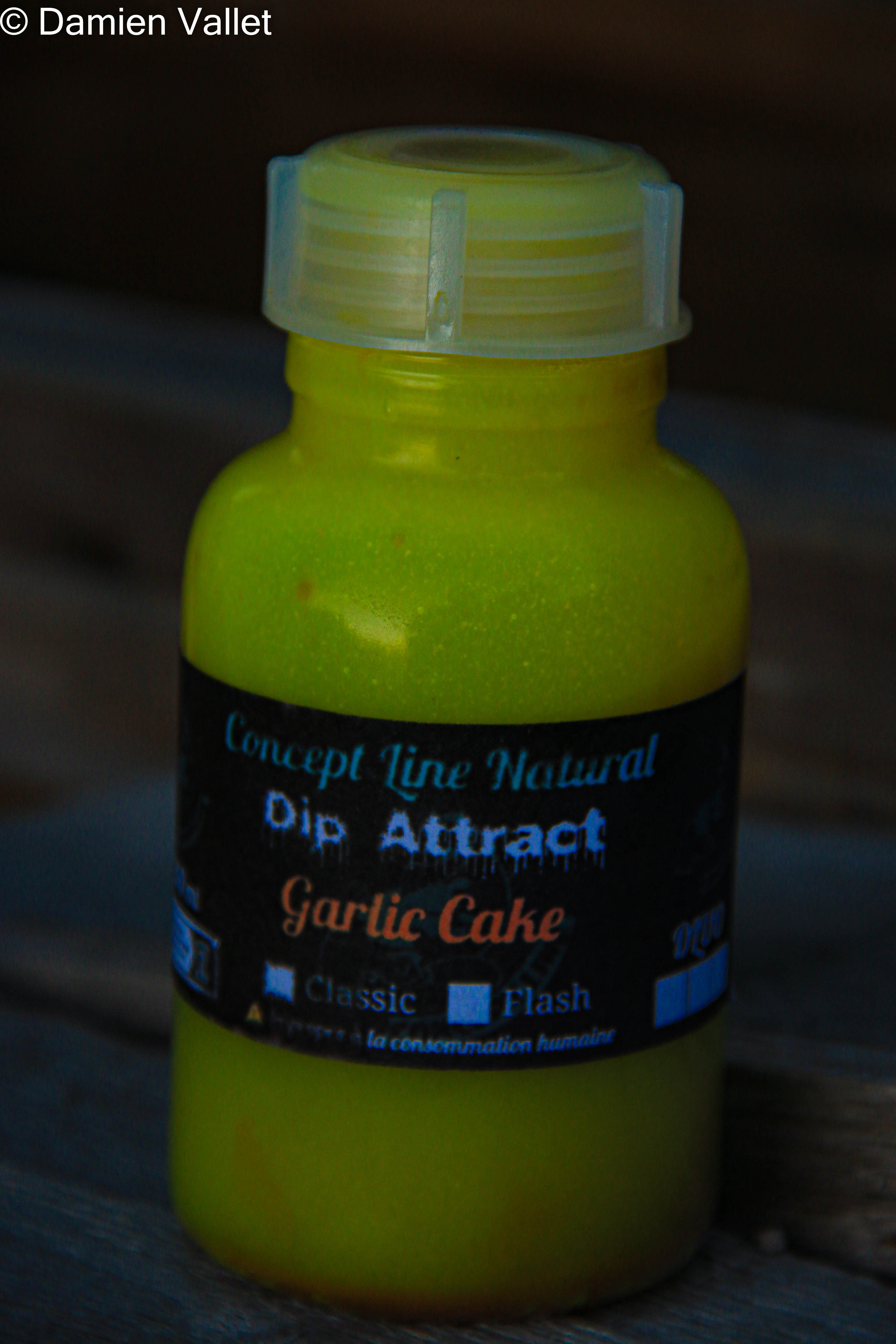 DIP ATTRACT GARLIC CAKE