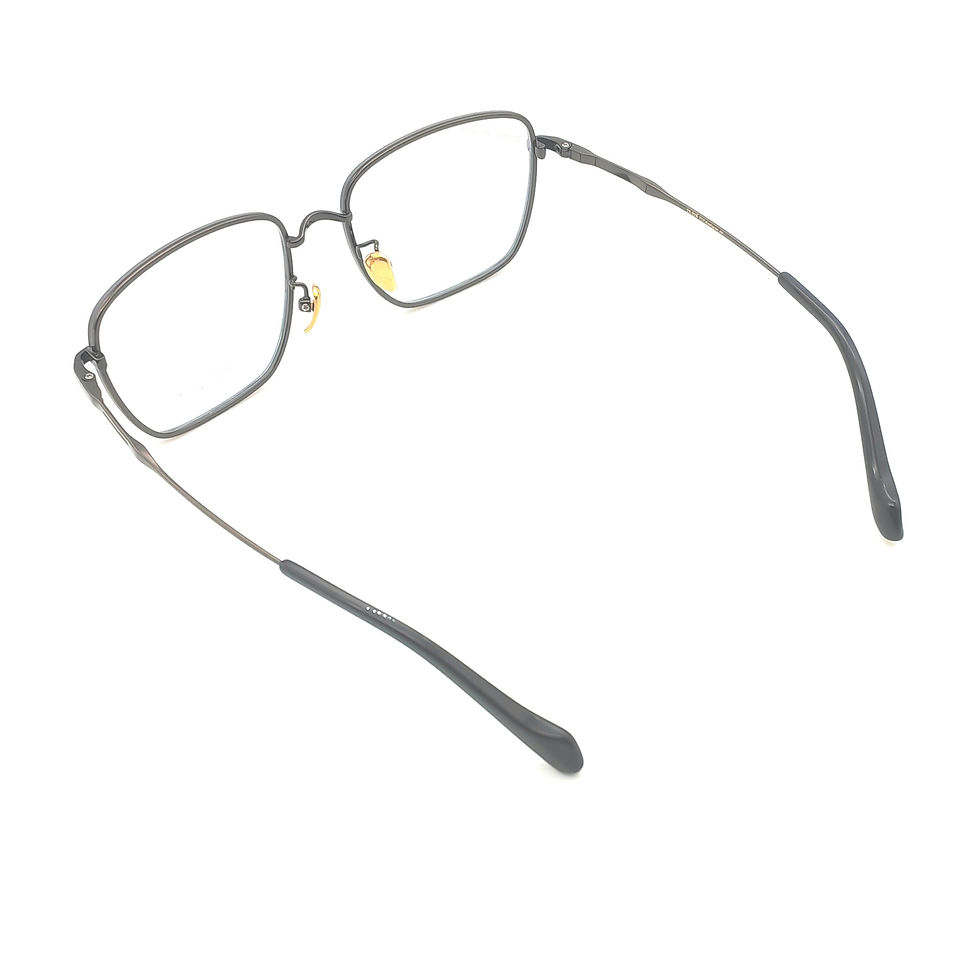 縮圖：Ronald C2 男士方型純鈦眼鏡框背面圖，灰色電鍍設計，陶瓷鼻托，輕盈11克，商務休閒皆宜。
