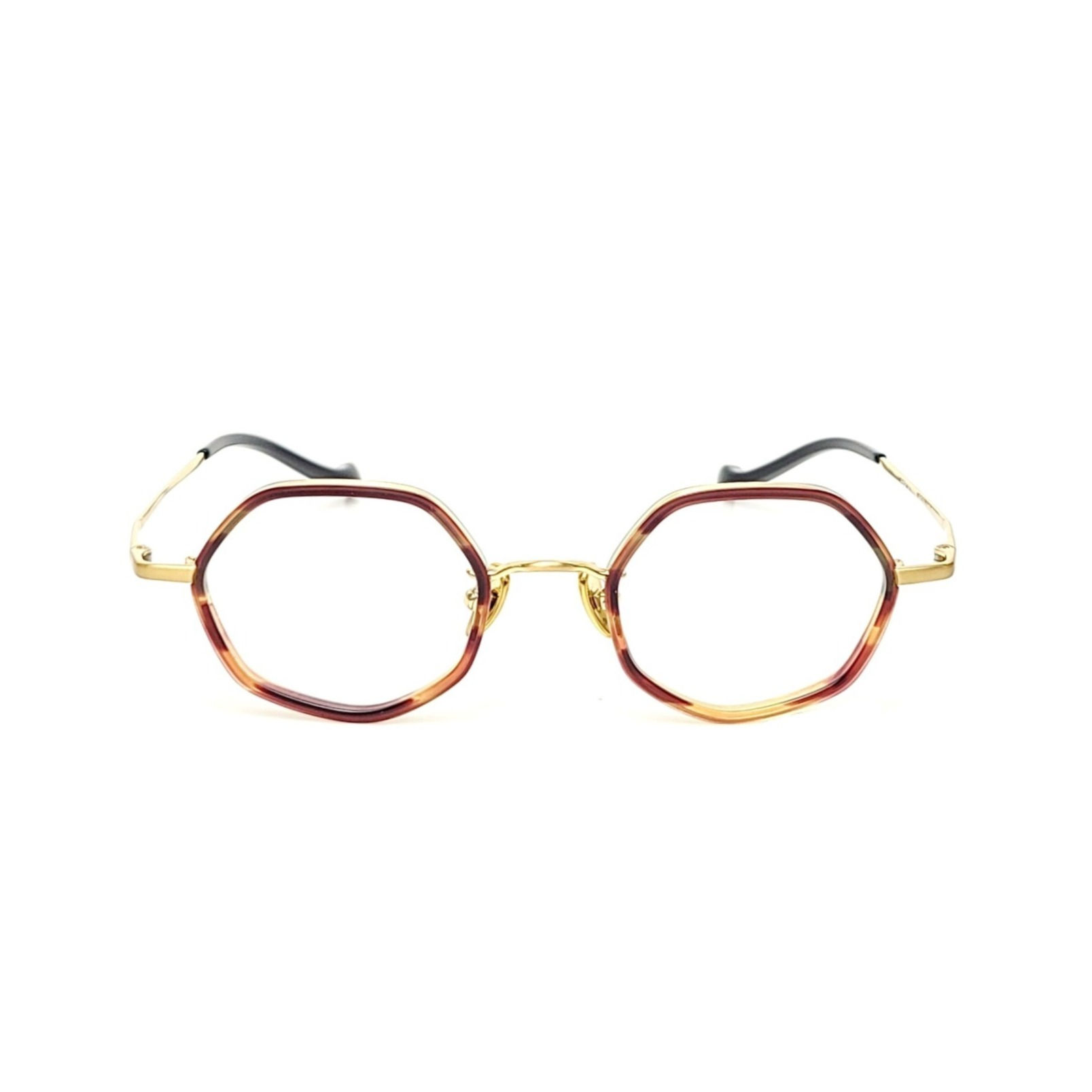 Quinn 多邊形鈦金屬鏡框正面圖，搭配內嵌溫莎圈，迷你細框與寬邊設計，呈現簡約、低調但型格的中性風格，兼具輕巧與堅固耐用感。