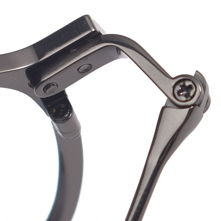 縮圖：Mika 鈦金屬鉸鏈細節，耐腐蝕且穩固，專為亞洲臉型打造。