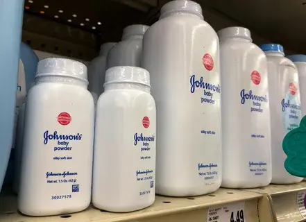 Johnson & Johnson ishlab chiqarayotgan chaqaloq kukuni saratonga olib keladi