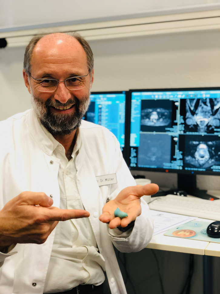 Dr. Frank Müller with a Manduca sexta larva on his hand.