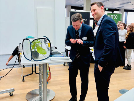 Visit from German federal politics at Fraunhofer IME in Giessen