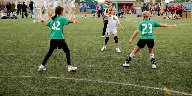 Starum Cup håndballspillere spiller håndballkamp