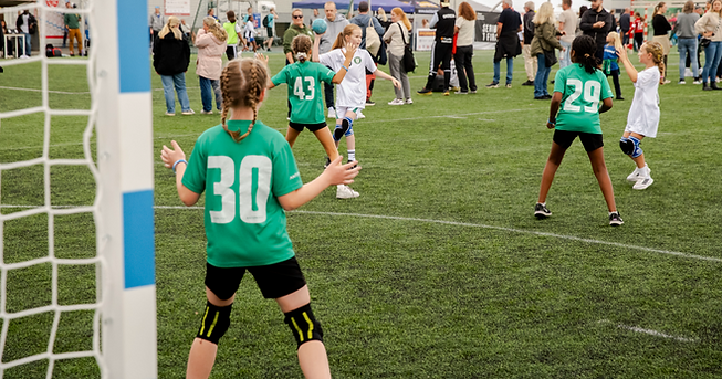 Starum Cup håndballspillere spiller håndballkamp