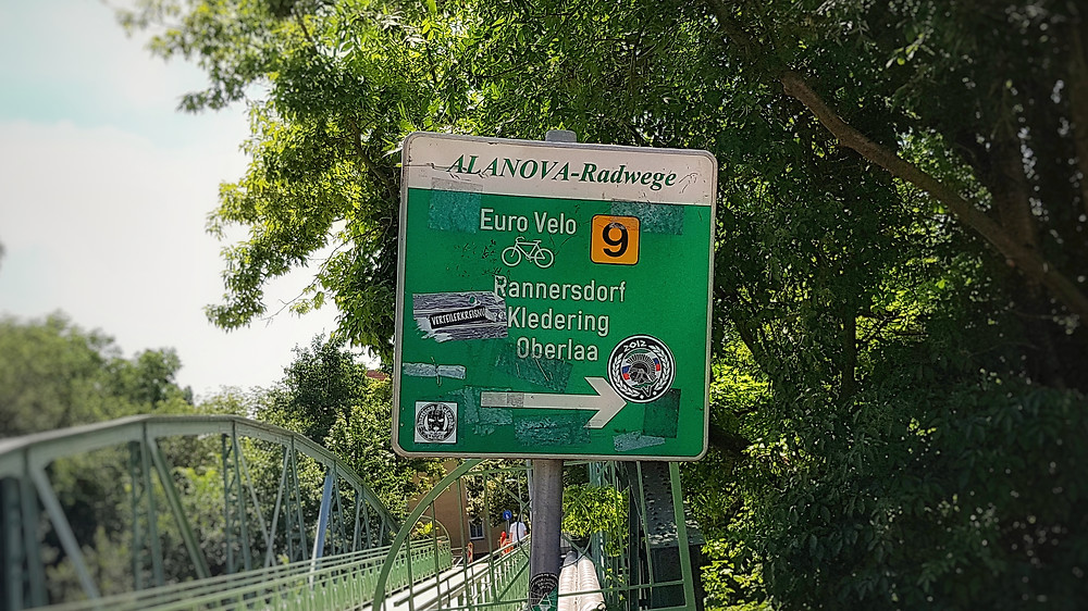 Weit ab von Wien endlich ein EuroVelo 9 Schild gefunden.