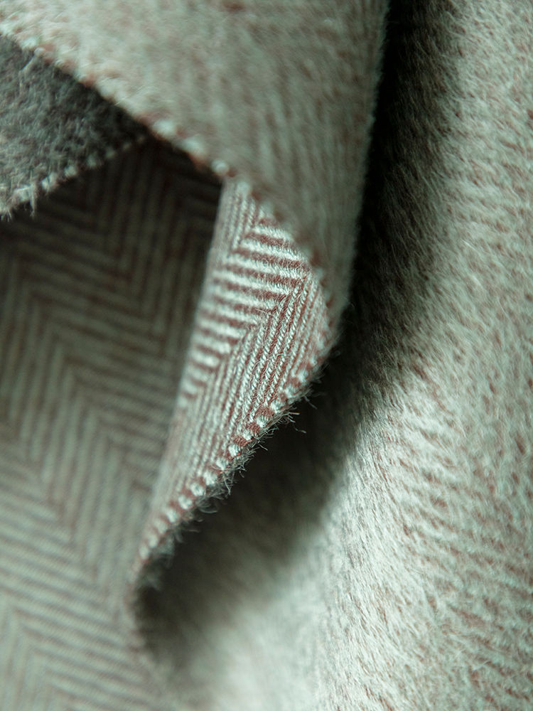 sjaal in mosgroene alpaca wol, archive limited edition