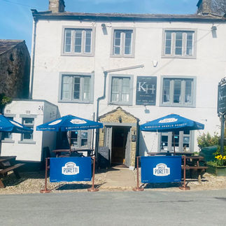 Outdoor seating at The Kings Head
