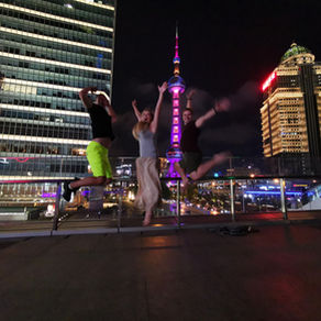 China, Shanghai, a world inside a world.  (Eng/Cz)