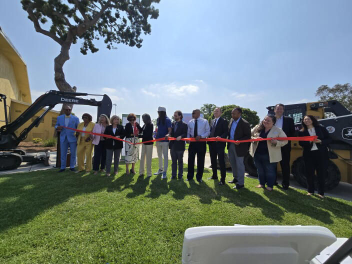 Opinion: 🌐The Southeast L.A. Fiber Project—Infrastructure Need or Political Optics?
