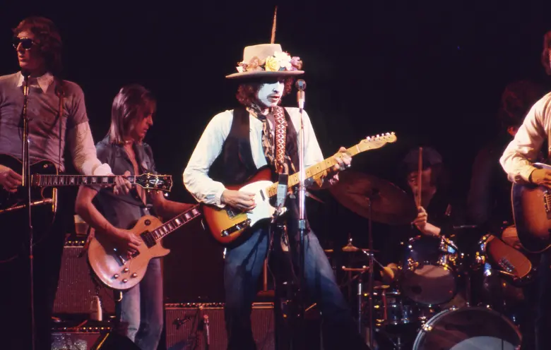 RollingThunder_Dylan_Performance_Color.webp