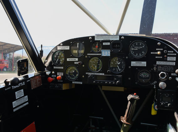 HB-PAX cockpit.jpg
