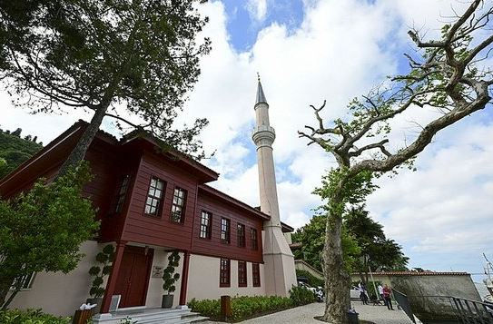 Boğaz'ın incisi Vaniköy Camii ibadete açıldı!