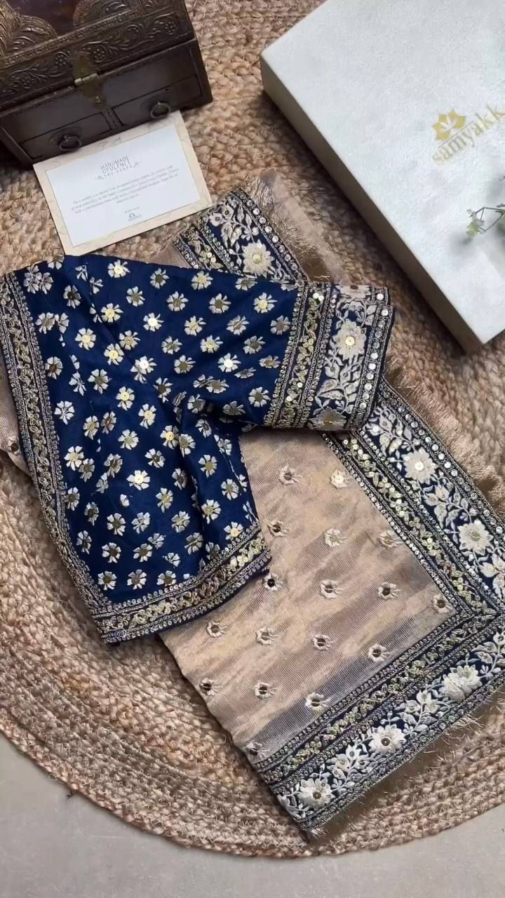 Thumbnail: Peach Saree: Tissu Silk & Sequins with Lace