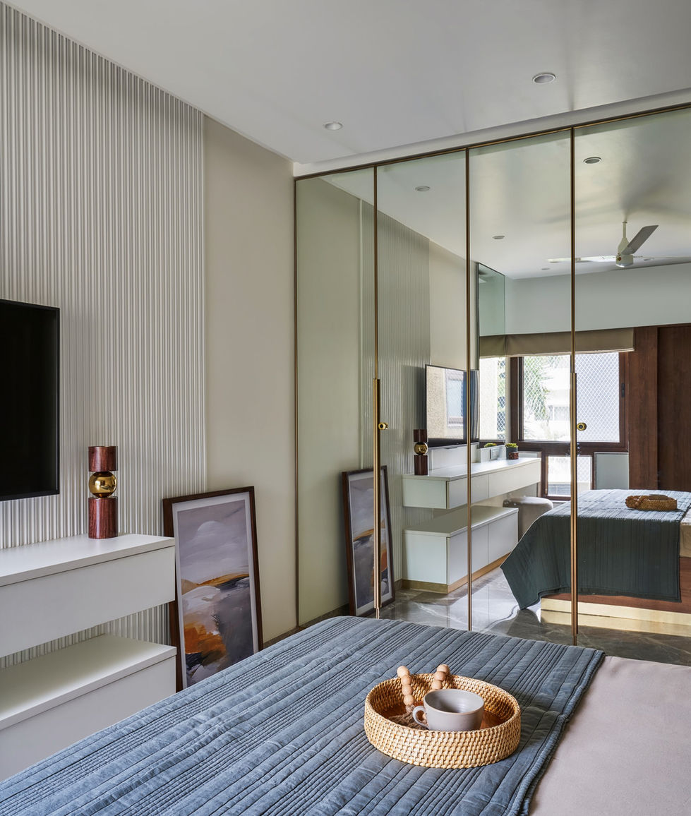 15_Parent’s Ensuite with mirrored wardrobes