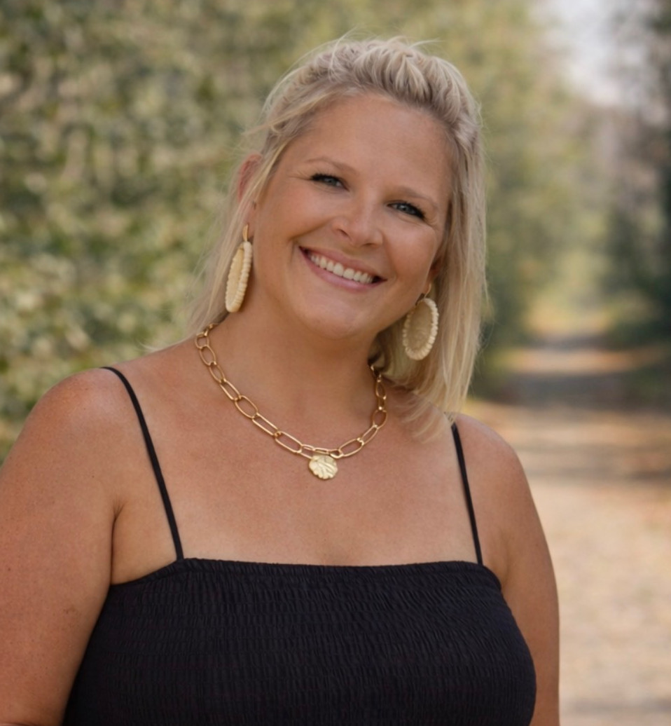 Tracy Teems. Graduate Intern at Mended Therapy Group.