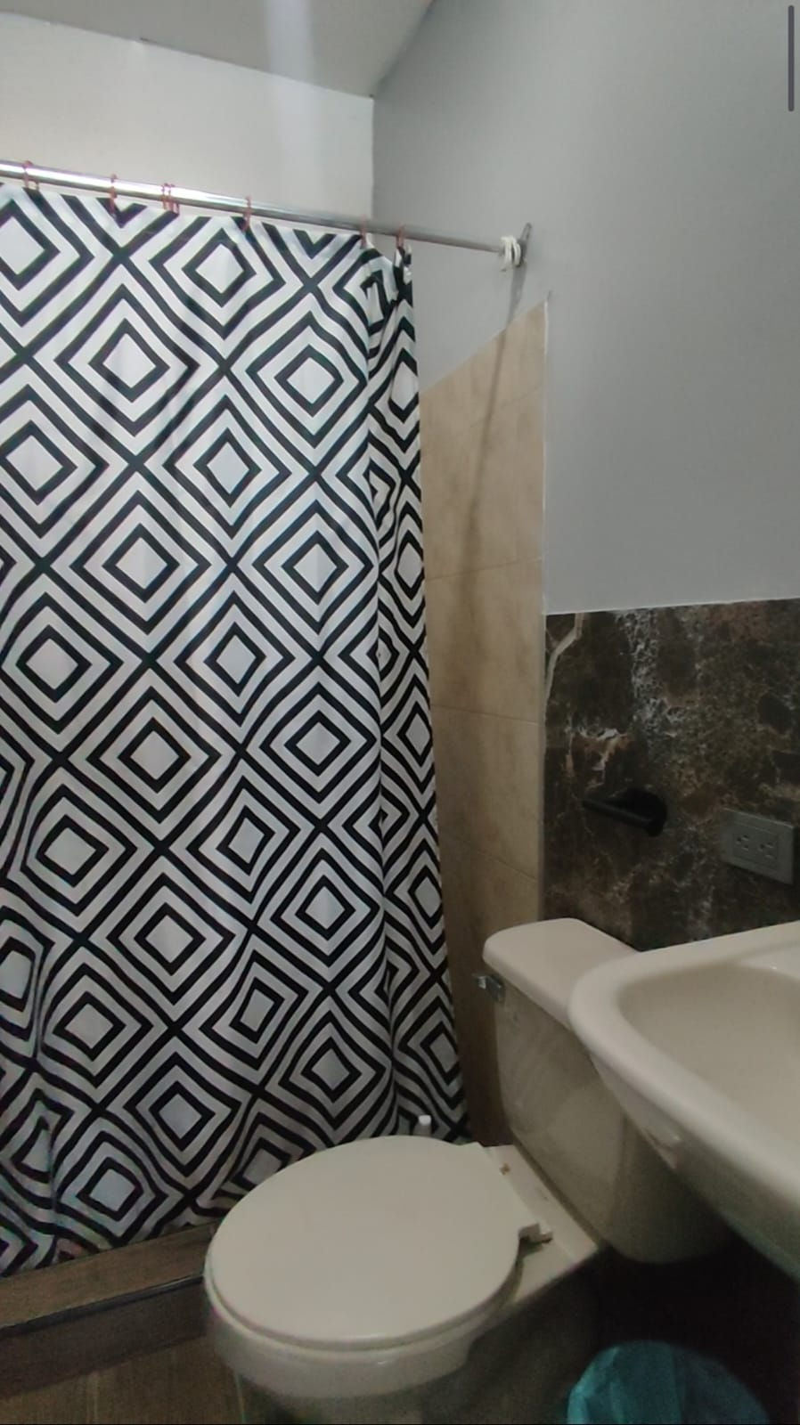 Miniatura: VENTA CASA A PASOS DE LA PLAYA, LA MILINA, SALINAS. PRECIO $165.000