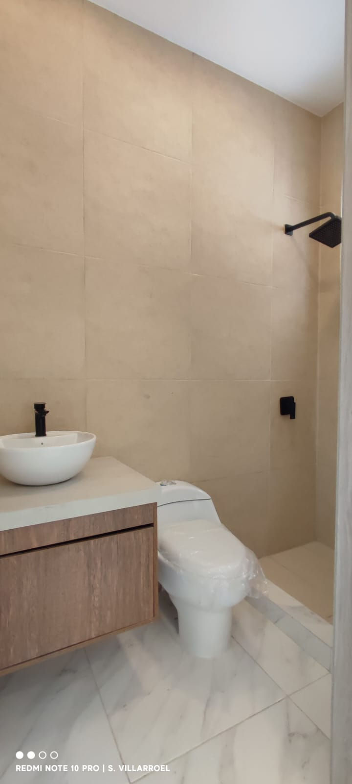 Miniatura: EN VENTA AMPLIA CASA DE ESTRENO EN SECTOR RESIDENCIAL PUERTA DEL SOL 1, SALINAS