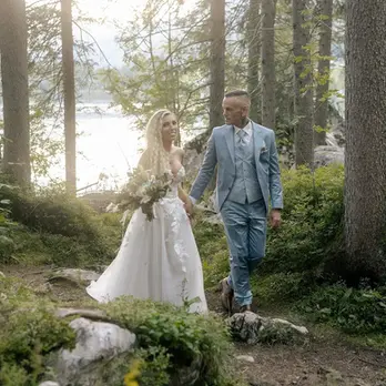 Brautpaar im Zauberwald am Hintersee in Ramsau
