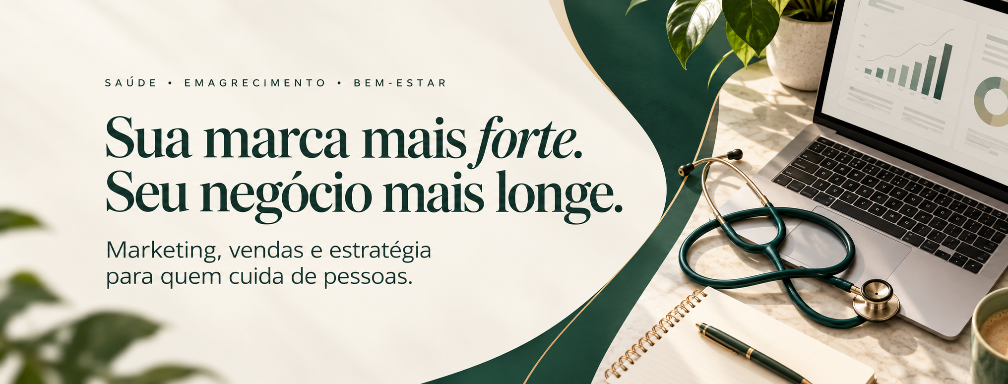 Notebook com gráficos de marketing e estetoscópio verde sobre uma mesa clara