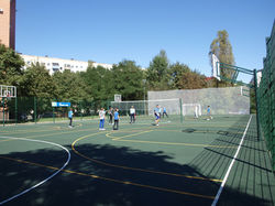 Волейбольная площадка с искусственным покрытием