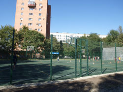 Волейбольная площадка с искусственным покрытием