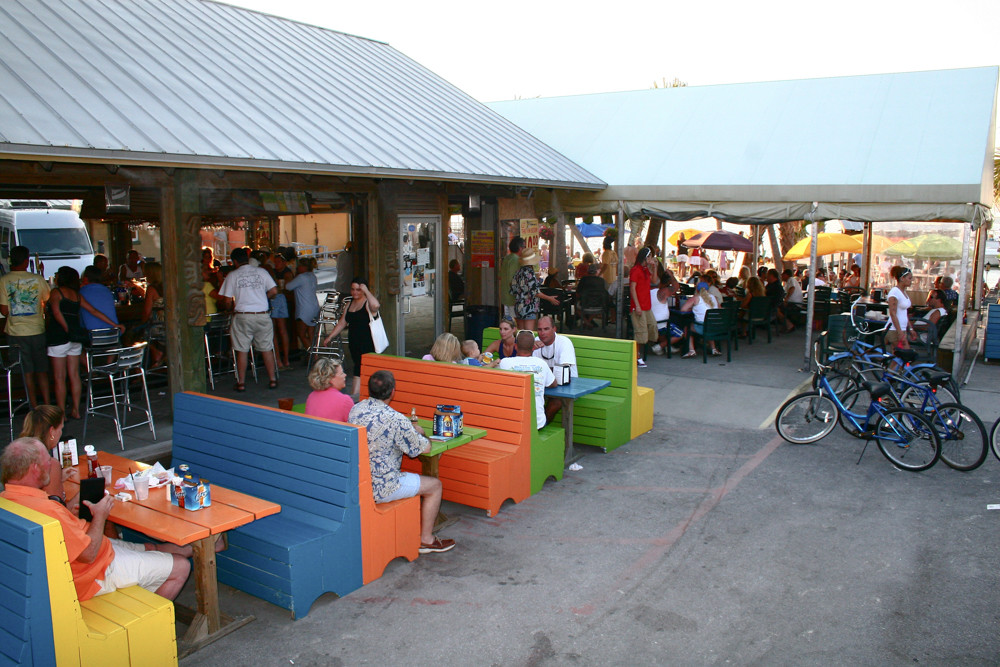 Paradise Inn Bar & Grill