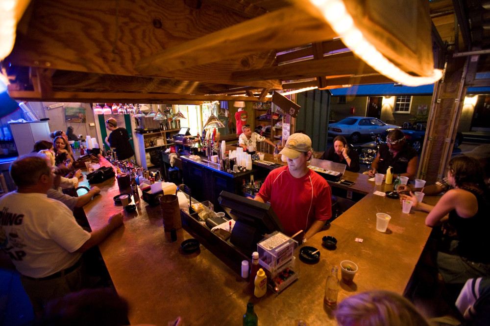 Paradise Inn Bar & Grill