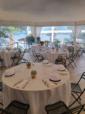 matrimonio Elena Luca ricevimento Lido Beach Club Baveno Il Fiorista di Mauro Barcellini succulente cappelli bianchi lago maggiore
wedding reception Elena Luca Lido Beach Club Baveno Il Fiorista di Mauro Barcellini succulents white hats Lake Maggiore