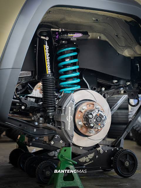 Vasbyt Hilux with off-road accessories