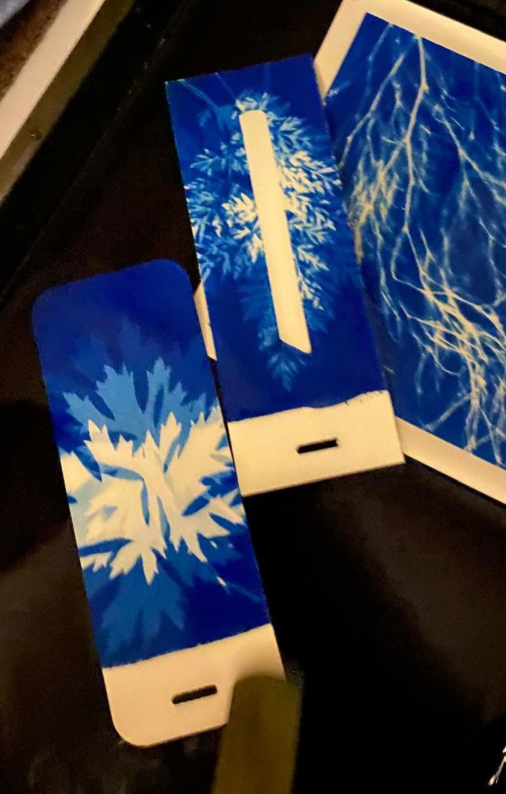 Faites votre marque-page en cyanotype avec Bleu de Camille!