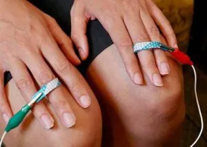 galvanic-skin-response-electrodes-wrapped-around-fingers-300x214.jpg.webp