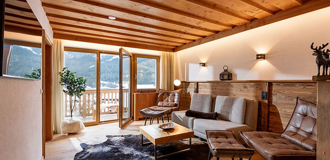 Haus_Strasser_Unterer_Sonnberg_13_Brixen_12_2024_Appartement_Berpanorama_Alpblick_Wohnzimm