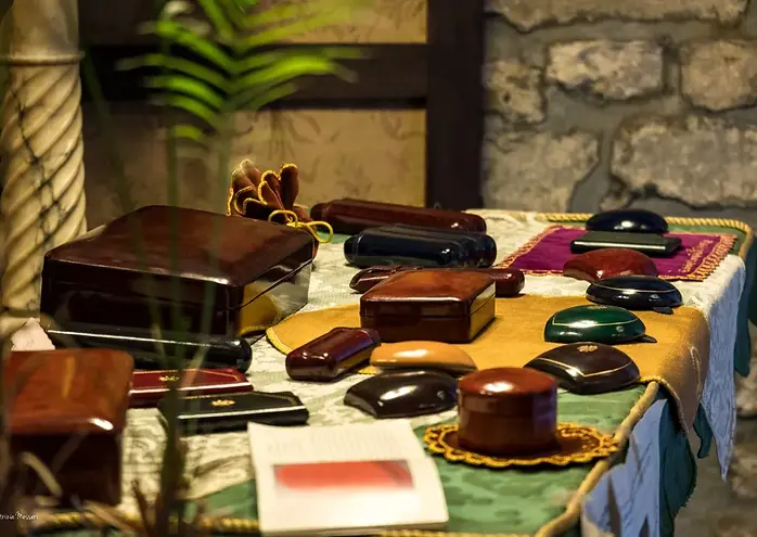 Simone Taddei Florence handmade leather creations displayed on a table