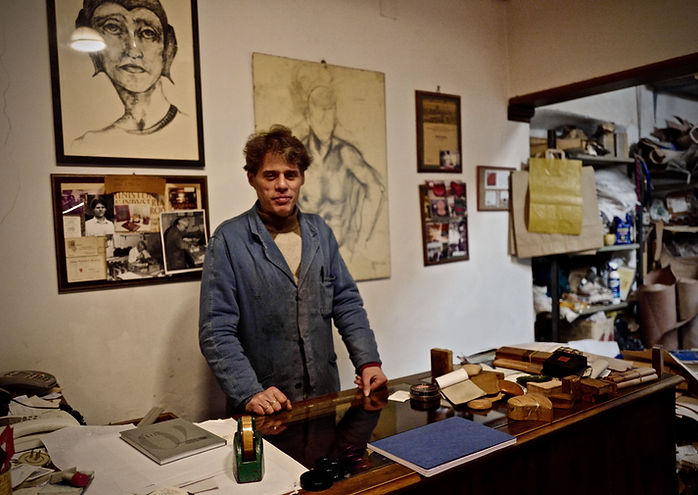 Simone Taddei Florence leather artisan at work in his studio
