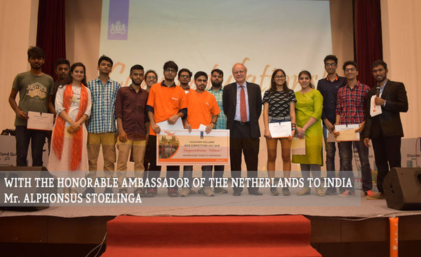 quizmaster-netherlands-embassy-delhi.jpg