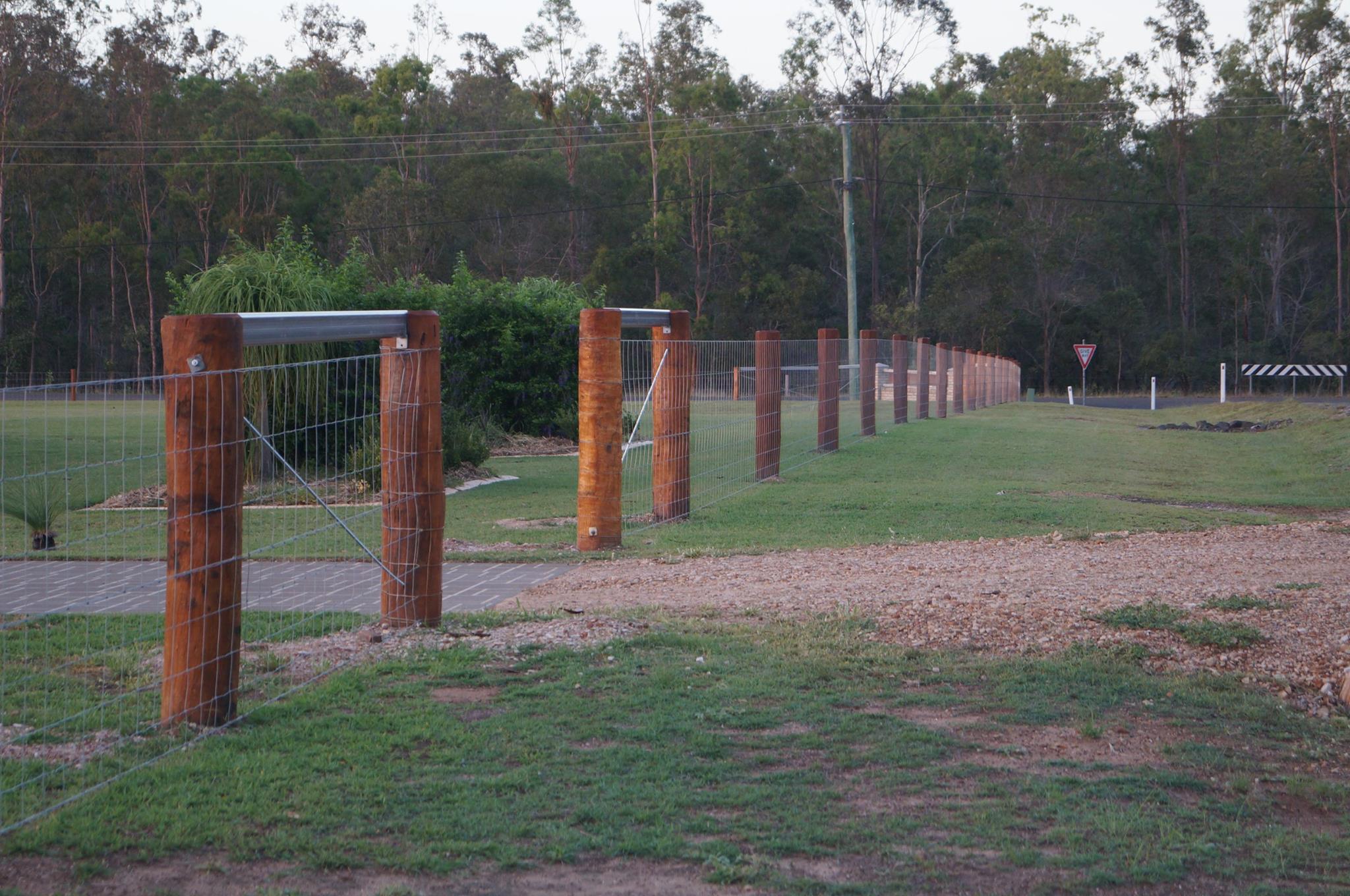 Round posts and mesh